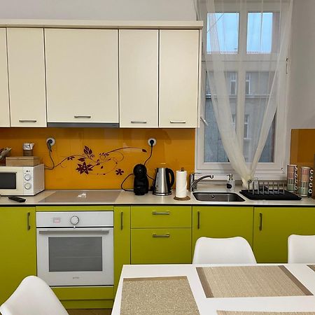 Main Street Retreat Apartment With Free Parking SJJ Eksteriør billede